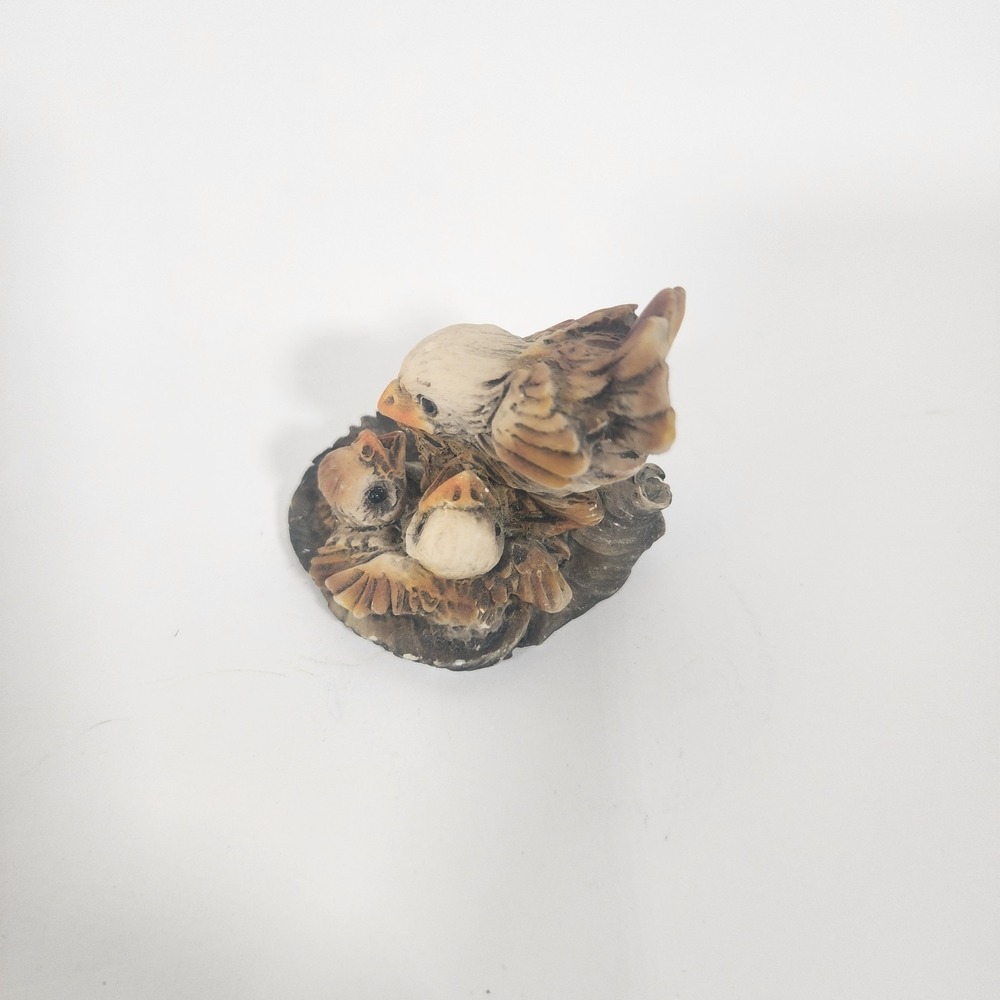 Miniature Resin Mother Bird Feeding Baby Birds in Nest Figurine Nature Decor